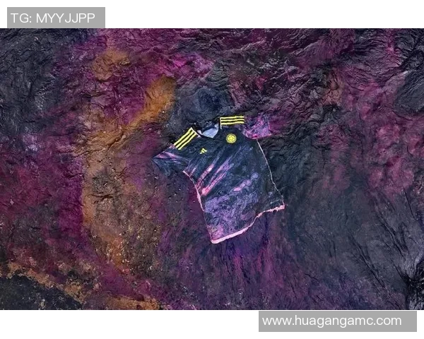 以足球巨星战袍图案为灵感展现激情与荣耀的全新时尚风潮