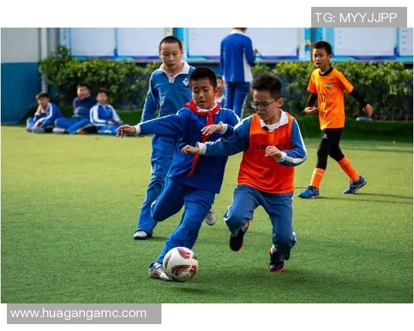 当足球球星遇上天真小孩一场关于梦想与快乐的绿茵较量